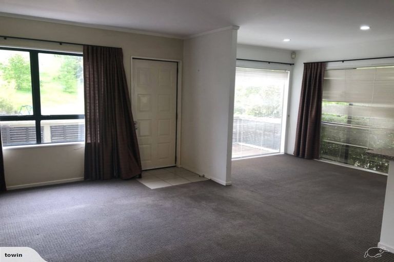 Photo of property in 48 Topliss Drive, Northcross, Auckland, 0632