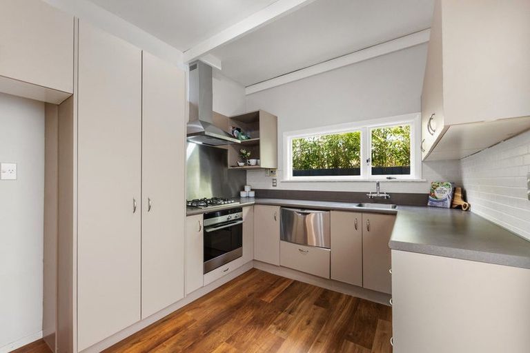 Photo of property in 1/166 Main Road, Redcliffs, Christchurch, 8081