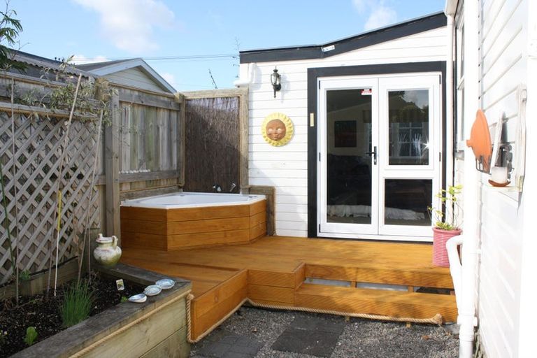 Photo of property in 27 Rauparaha Street, Waikanae Beach, Waikanae, 5036