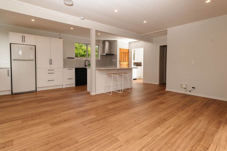 Photo of property in 64 Captain Scott Road, Glen Eden, Auckland, 0602