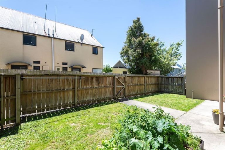 Photo of property in 4/30 Mathesons Road, Phillipstown, Christchurch, 8011