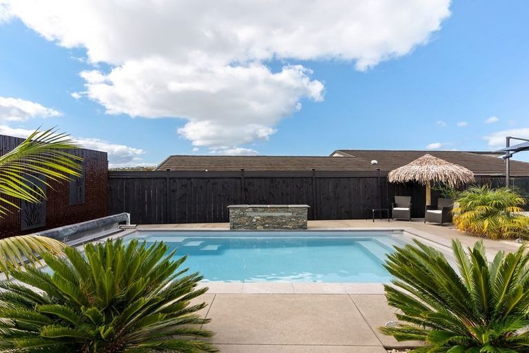 Photo of property in 6 Davey Crescent, Orewa, 0931