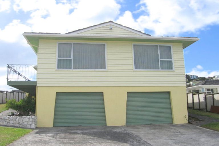 Photo of property in 6 Westview Grove, Miramar, Wellington, 6022