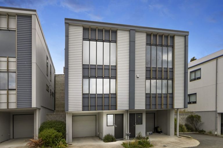 Photo of property in 18/104 Maupuia Road, Maupuia, Wellington, 6022