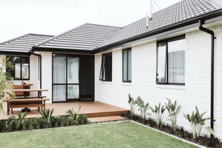 Photo of property in 138 Taupaki Road, Taupaki, 0782