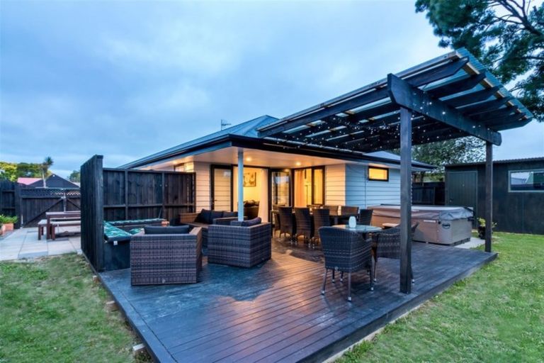 Photo of property in 165 Queenspark Drive, Parklands, Christchurch, 8083