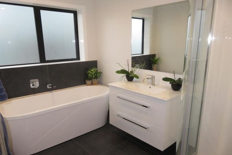 Photo of property in 79 Spenmoor Street, Newlands, Wellington, 6037