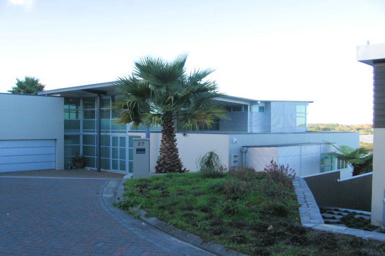 Photo of property in 27 Courtneys, West Harbour, Auckland, 0618