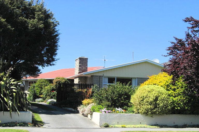 Photo of property in 22 Oakfield Street, Burnside, Christchurch, 8053