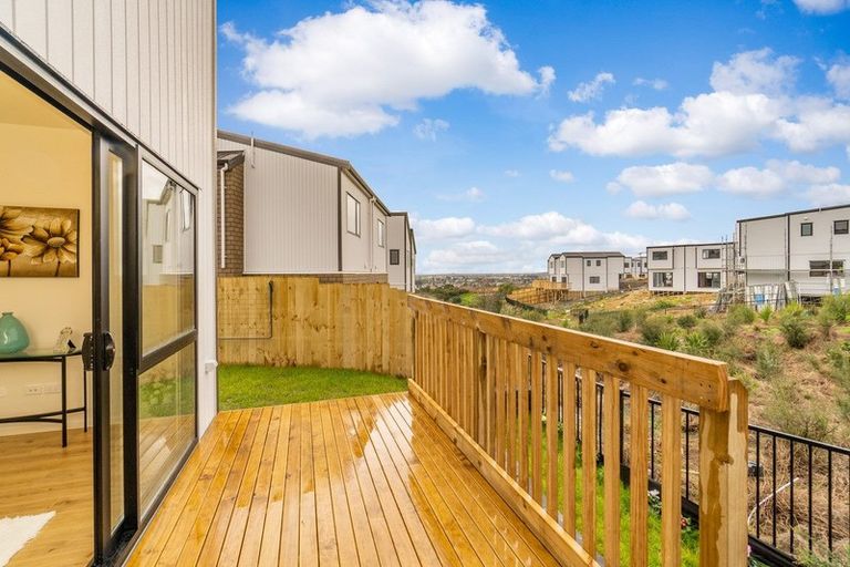 Photo of property in 33b Crestview Rise, Papakura, 2110