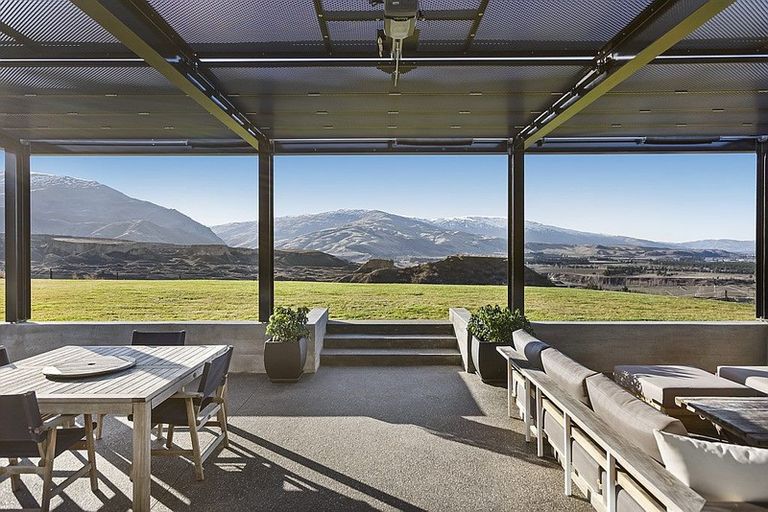 Photo of property in 102 Hall Road, Bannockburn, Cromwell, 9384