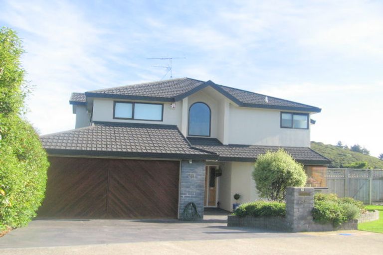 Photo of property in 58 Molyneux Close, Whitby, Porirua, 5024