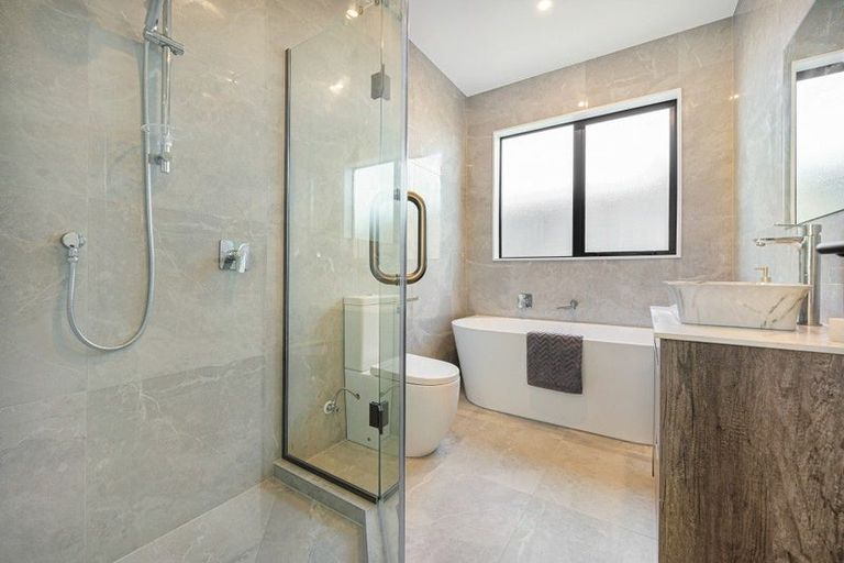 Photo of property in 6 Pineview Drive, Rosehill, Papakura, 2113