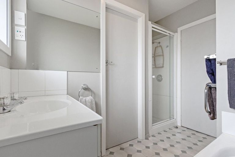 Photo of property in 28 Carbine Place, Sockburn, Christchurch, 8042