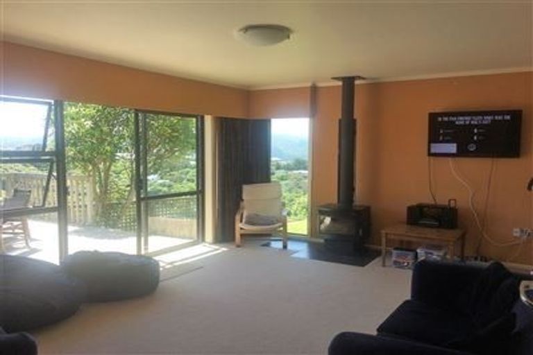 Photo of property in 161 Miromiro Road, Normandale, Lower Hutt, 5010
