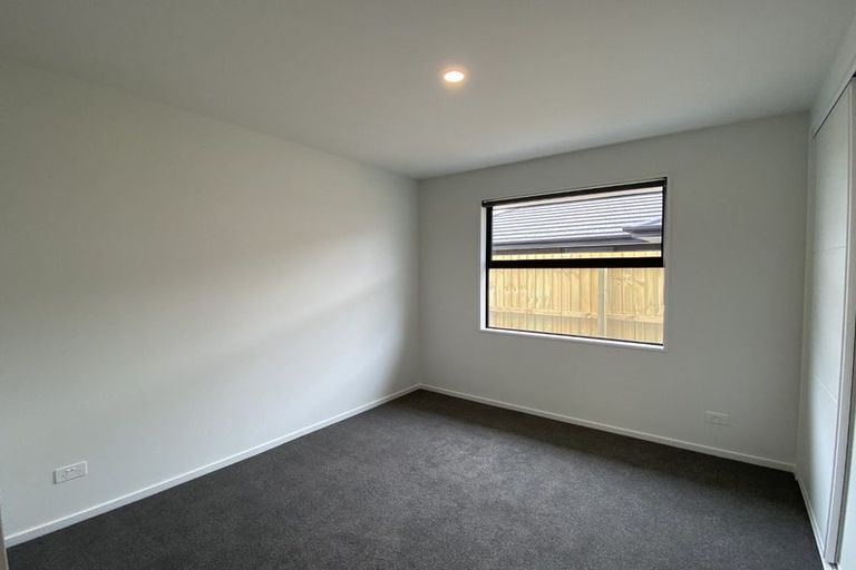 Photo of property in 23 Bill Hammond Drive, Belfast, 8051