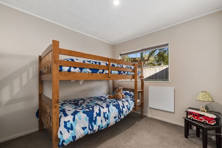 Photo of property in 1/5 Masterton Road, Rothesay Bay, Auckland, 0630