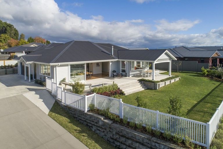 Photo of property in 15 Damien Place, Ohauiti, Tauranga, 3112