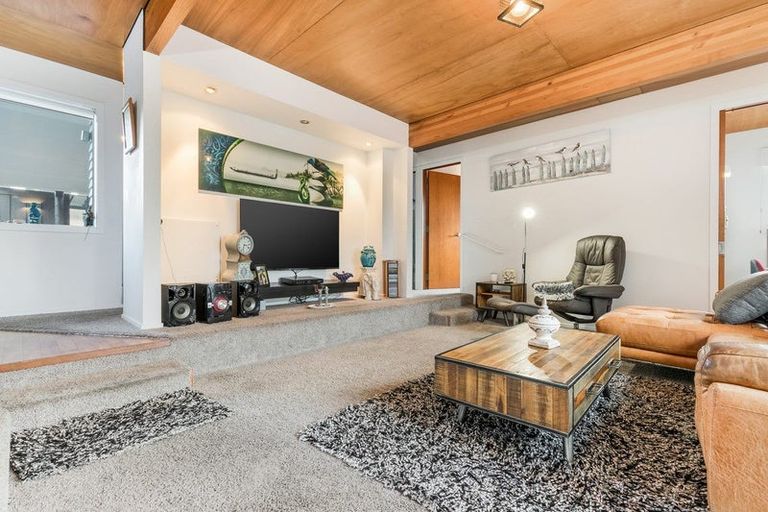 Photo of property in 68a Bay Street, Red Beach, 0932