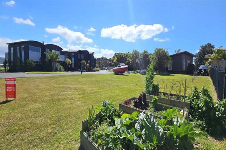 Photo of property in 102 The Fairway, Matarangi, Whitianga, 3592