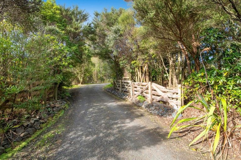 Photo of property in 42 Manuka Grove, Helensville, 0875