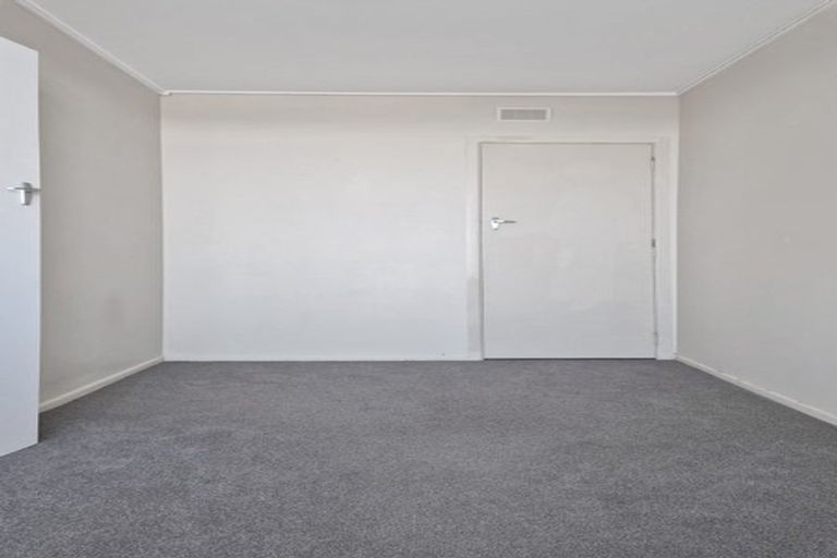 Photo of property in 23 Rangitane Street, Maupuia, Wellington, 6022