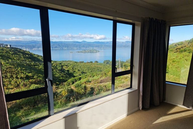 Photo of property in 140 Glanmire Road, Newlands, Wellington, 6037