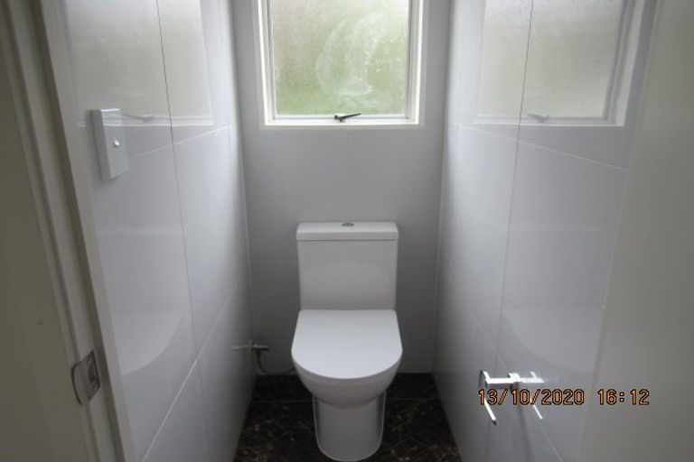 Photo of property in 15 Fernhaven Place, Massey, Auckland, 0614