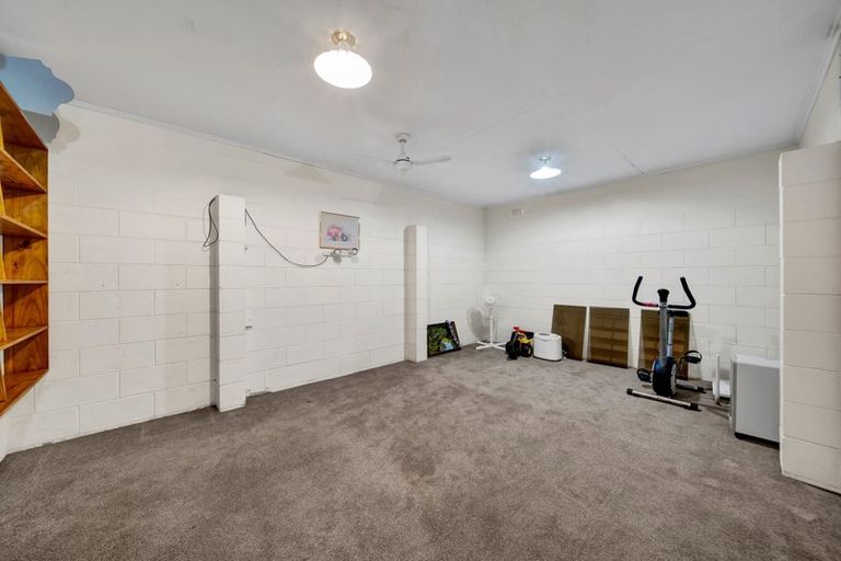 Photo of property in 32 Beaumont Crescent, Frankleigh Park, New Plymouth, 4310