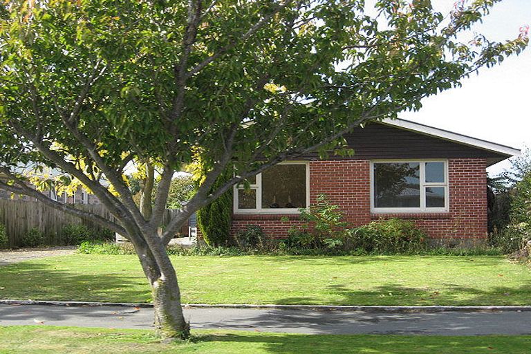 Photo of property in 12 Longmuir Street, Ilam, Christchurch, 8041
