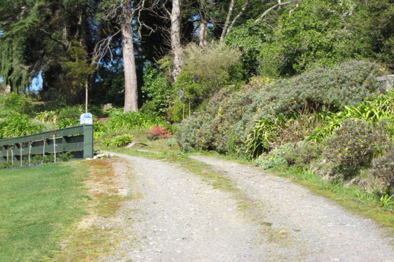 Photo of property in 7 Feltham Street, Hunterville, 4730