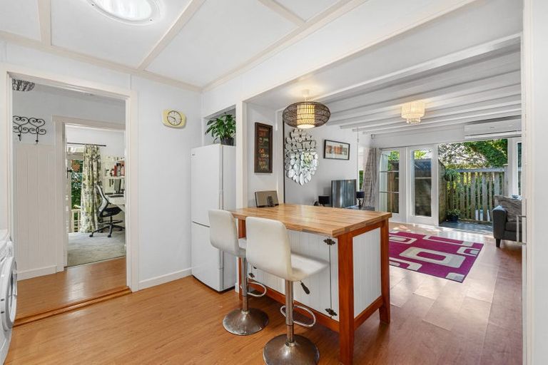 Photo of property in 31 Tane Road, Laingholm, Auckland, 0604