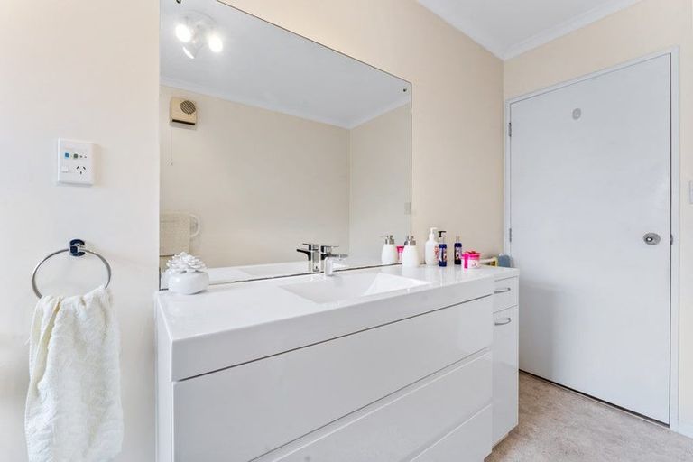 Photo of property in 28 Dan Tori Place, Orewa, 0931