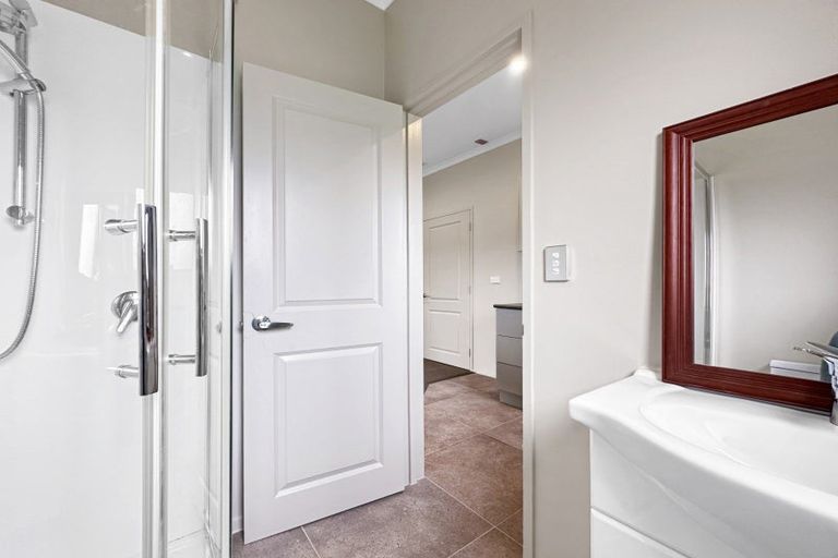 Photo of property in 1 Montgomery Crescent, Kinloch, Taupo, 3377