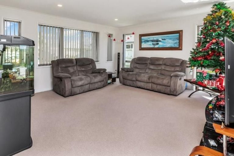 Photo of property in 21 Wai Place, One Tree Point, 0118