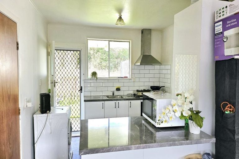 Photo of property in 3/10 Rawson Street, Tawa, Wellington, 5028