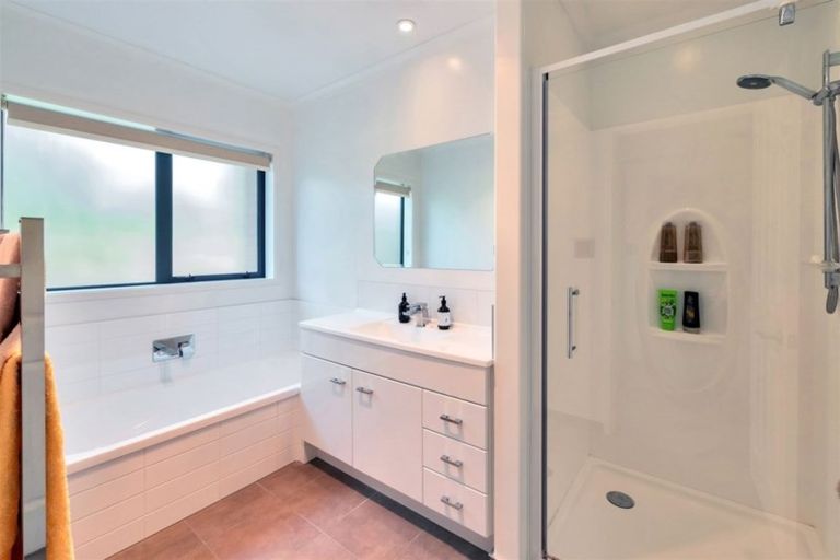 Photo of property in 68 Brookwood Drive, Henderson, Auckland, 0612