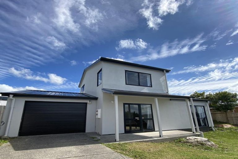 Photo of property in 2/16 Ebony Place, Massey, Auckland, 0614