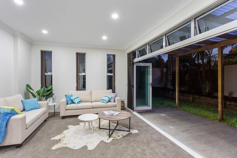 Photo of property in 7c Clearwater Cove, West Harbour, Auckland, 0618