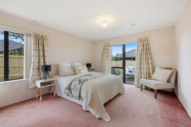 Photo of property in 76 Burswood Drive, Burswood, Auckland, 2013