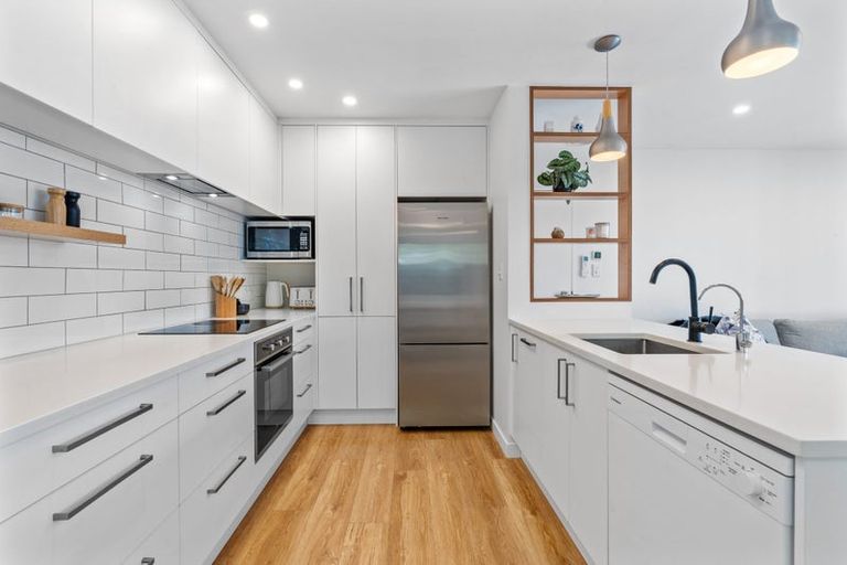 Photo of property in 69a Kervil Avenue, Te Atatu Peninsula, Auckland, 0610