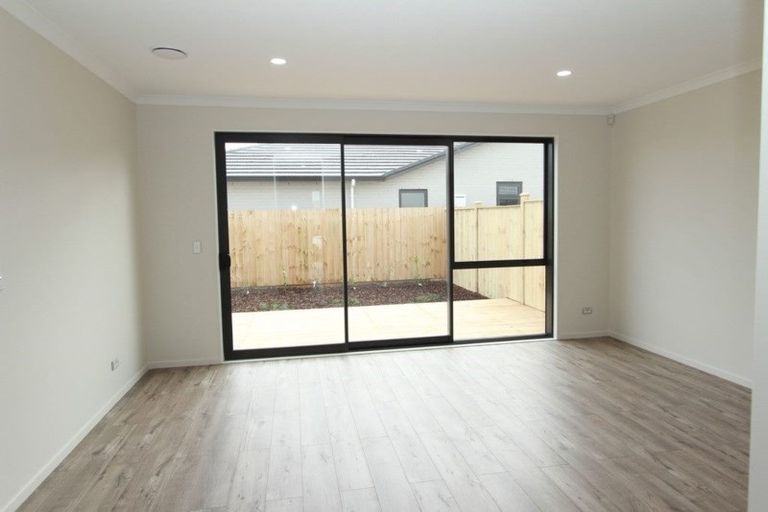 Photo of property in 9 Karokaro Road, Takanini, 2112