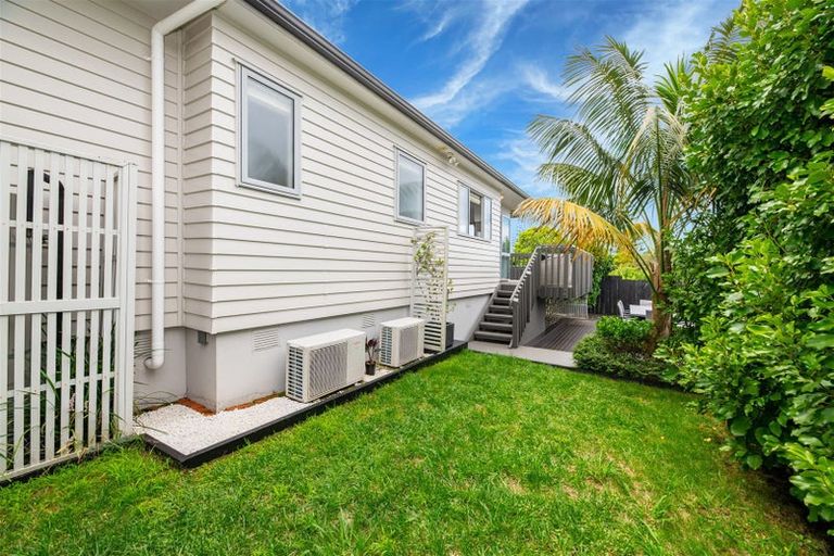 Photo of property in 13a Jenelin Road, Glendene, Auckland, 0602