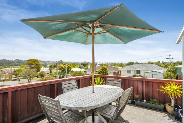 Photo of property in 10 Kay Drive, Blockhouse Bay, Auckland, 0600