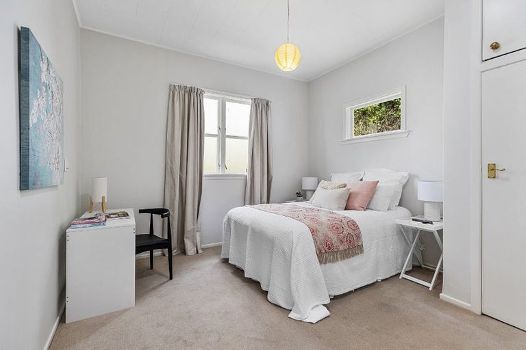 Photo of property in 33 Patanga Crescent, Thorndon, Wellington, 6011