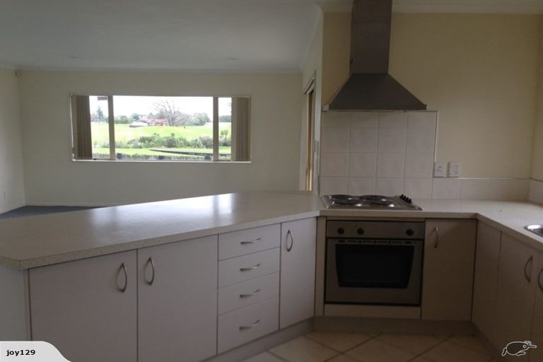 Photo of property in 13 Ebanjane Way, Clendon Park, Auckland, 2103