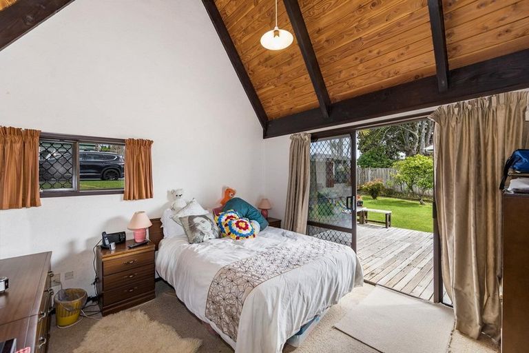 Photo of property in 6 Fairfax Avenue, Northcote, Auckland, 0627