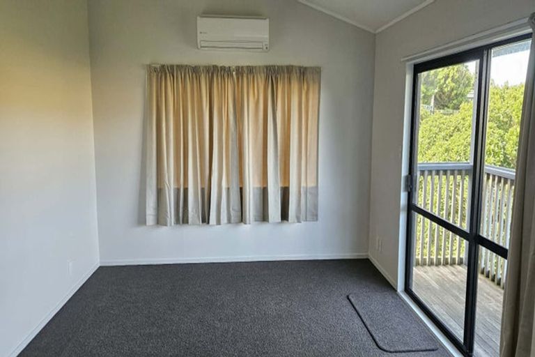 Photo of property in 60 Guadeloupe Crescent, Grenada Village, Wellington, 6037