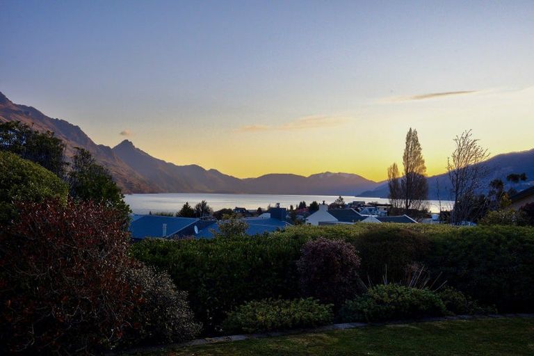 Photo of property in 4 Oregon Drive, Kelvin Heights, Queenstown, 9300