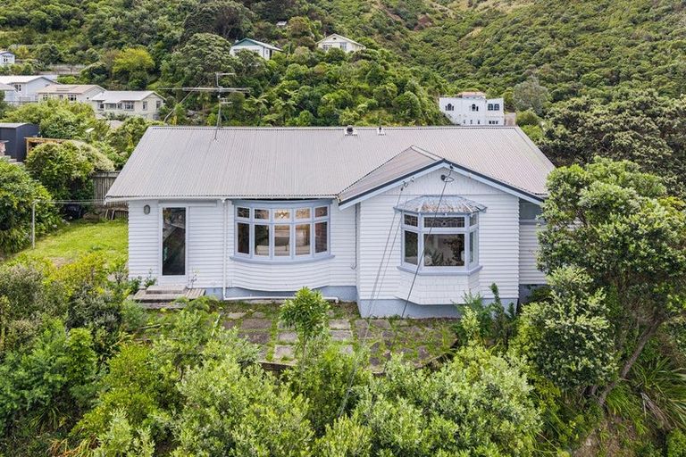 Photo of property in 2a Severn Street, Island Bay, Wellington, 6023